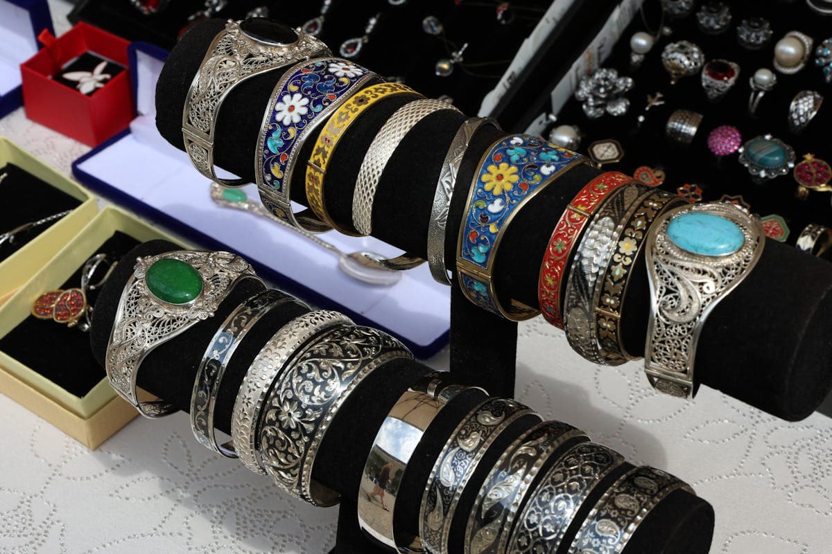 Gelang Akar Batu